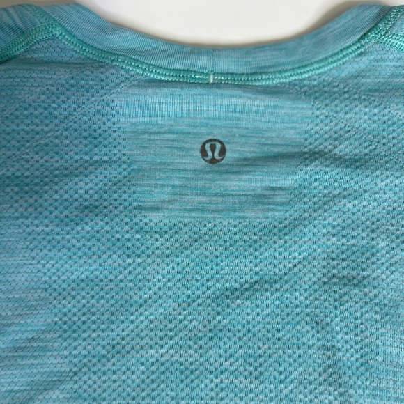 lululemon athletica Men's Teal and Navy Short Sleeve Tees - Picture 9 of 16